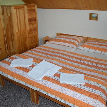 Ubytovanie Sokolica Cerveny Klástor Exterior foto