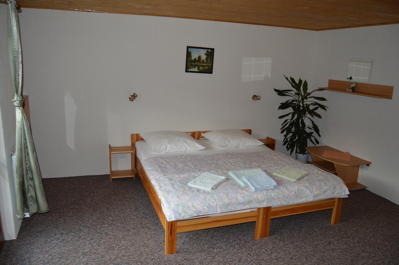 Ubytovanie Sokolica Cerveny Klástor Exterior foto